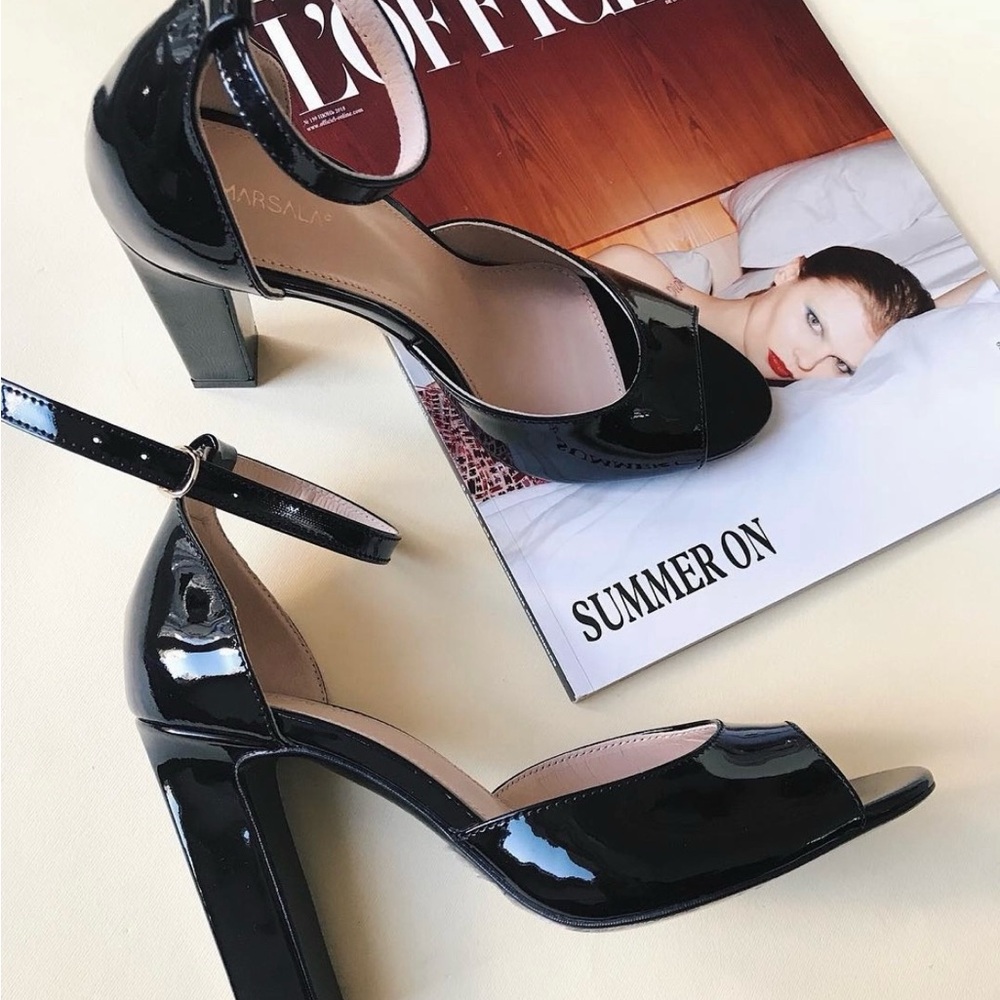 Black heeled sandals